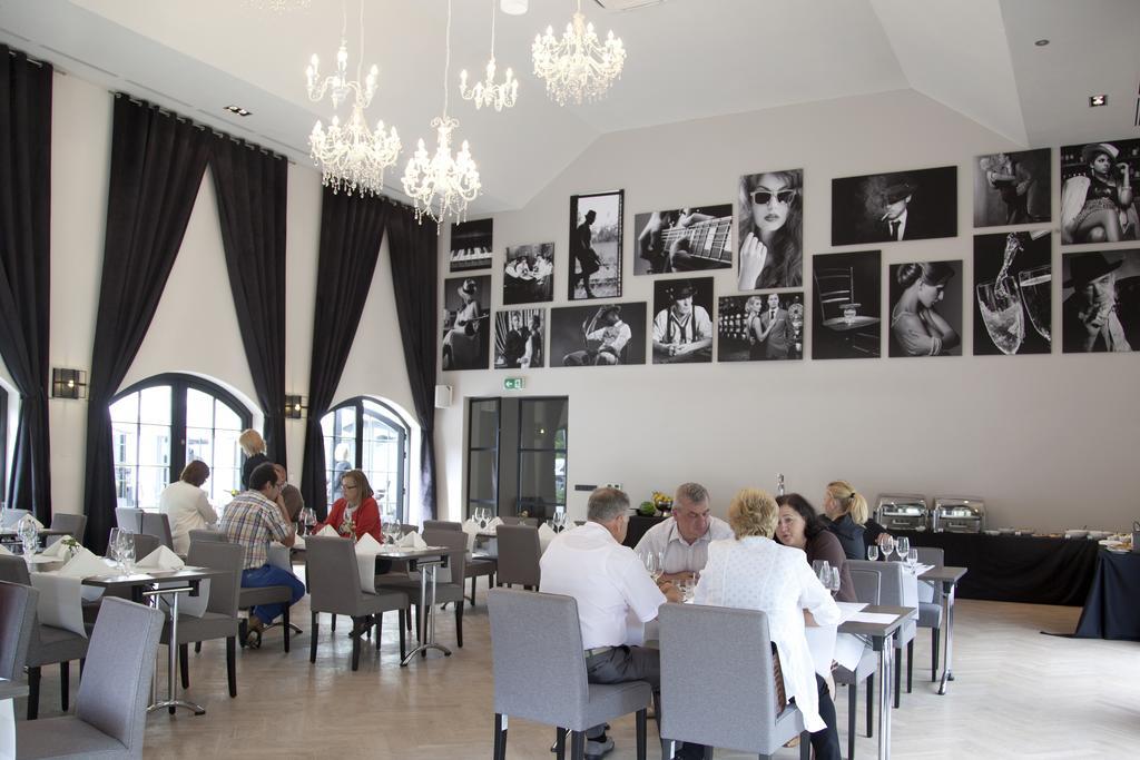 Hotel Palac Jugowice วาลบ์จิก ภายนอก รูปภาพ