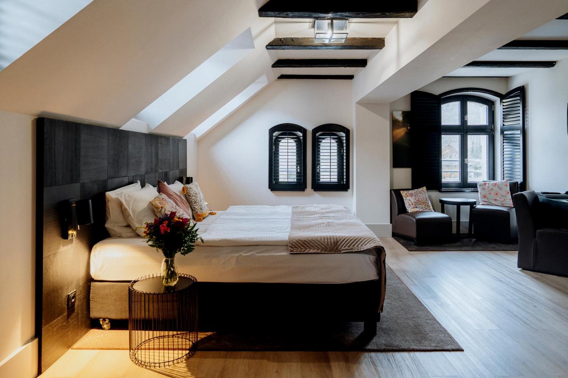 Hotel Palac Jugowice วาลบ์จิก ภายนอก รูปภาพ